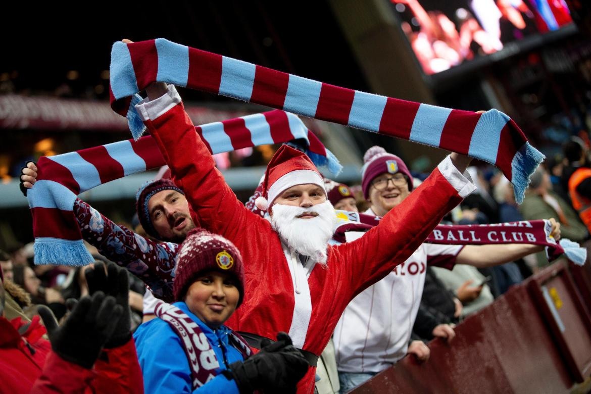 Hinchas celebrando en el Boxing Day de la Premier League
